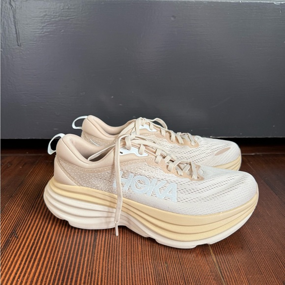 Women's Hoka Bondi 8 Sneakers Size 8 - Picture 2 of 6